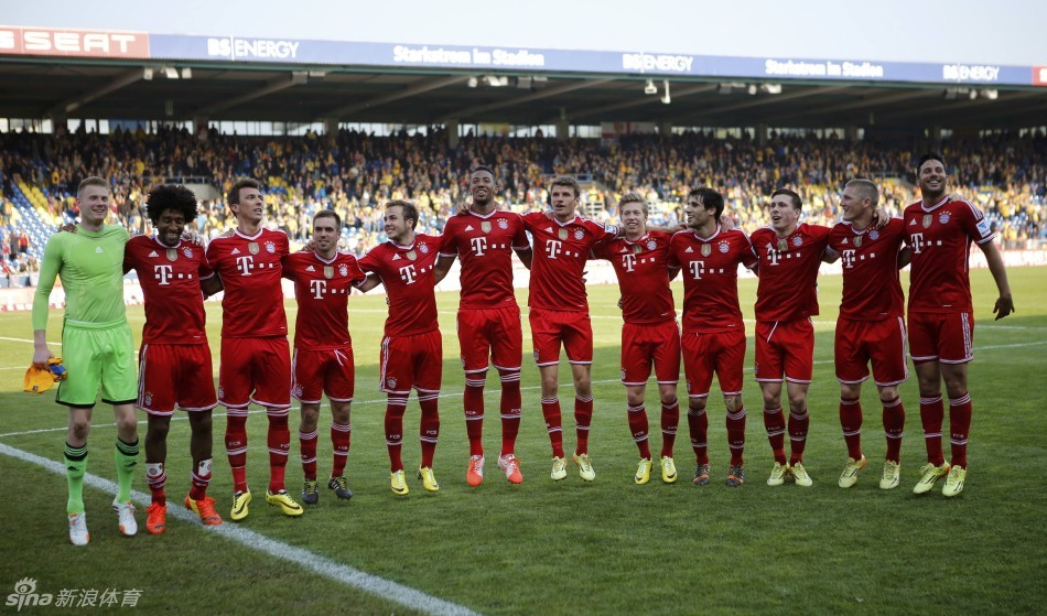 半场战报：博洛尼亚1-2克雷莫内塞，奥尔索利尼点射，瓦尔迪、帕耶罗破门（半场战况：博洛尼亚1-2落后克雷莫内塞，奥尔索利尼点球命中，瓦尔迪与帕耶罗先后破门）