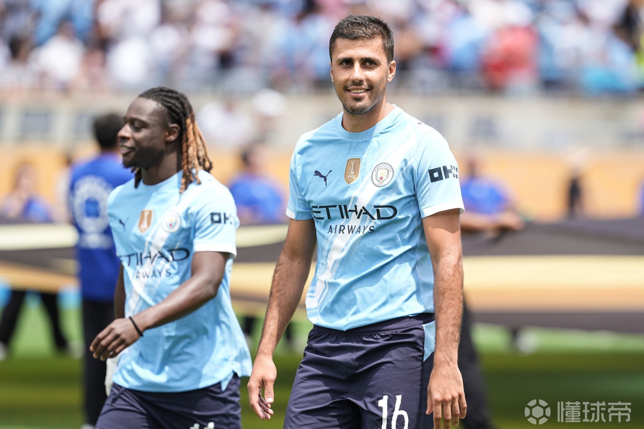 FM26逆天Bug，外场球员“闪现”至门前挡出对方主罚的点球（FM26爆出离谱Bug：外场球员瞬移到门前封堵对方点球）