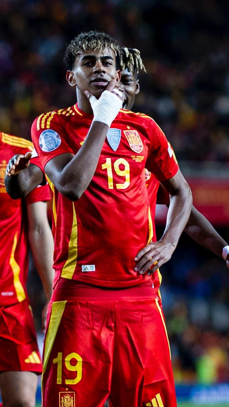 记者：国王明年状元签概率超10%，将出售多名球员进行重建（记者：国王明年抽中状元签概率超一成，计划送走多名球员推进重建）