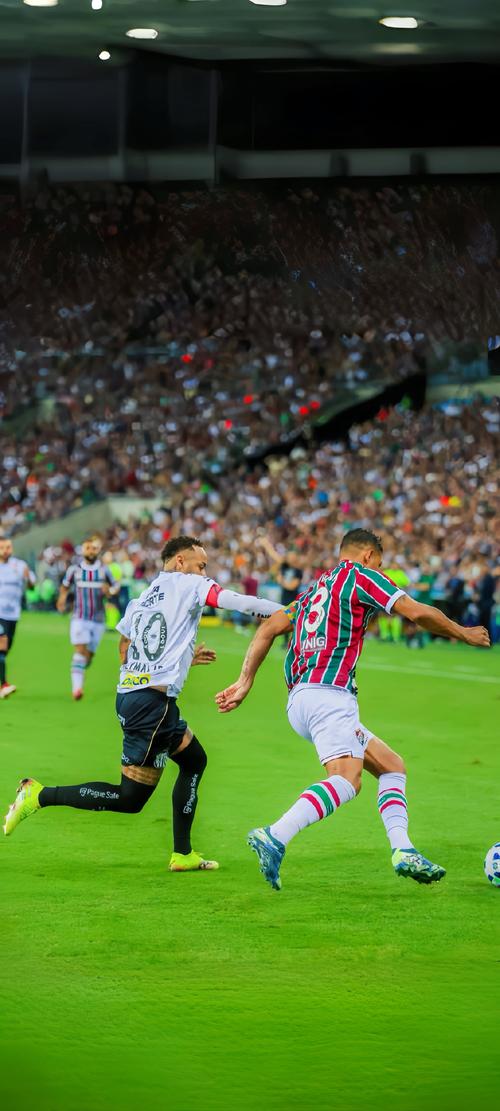 以全新视角回顾AC米兰对阵罗马的比赛📽️🔴⚫（换个角度再看AC米兰对阵罗马的较量🎥🔴⚫）