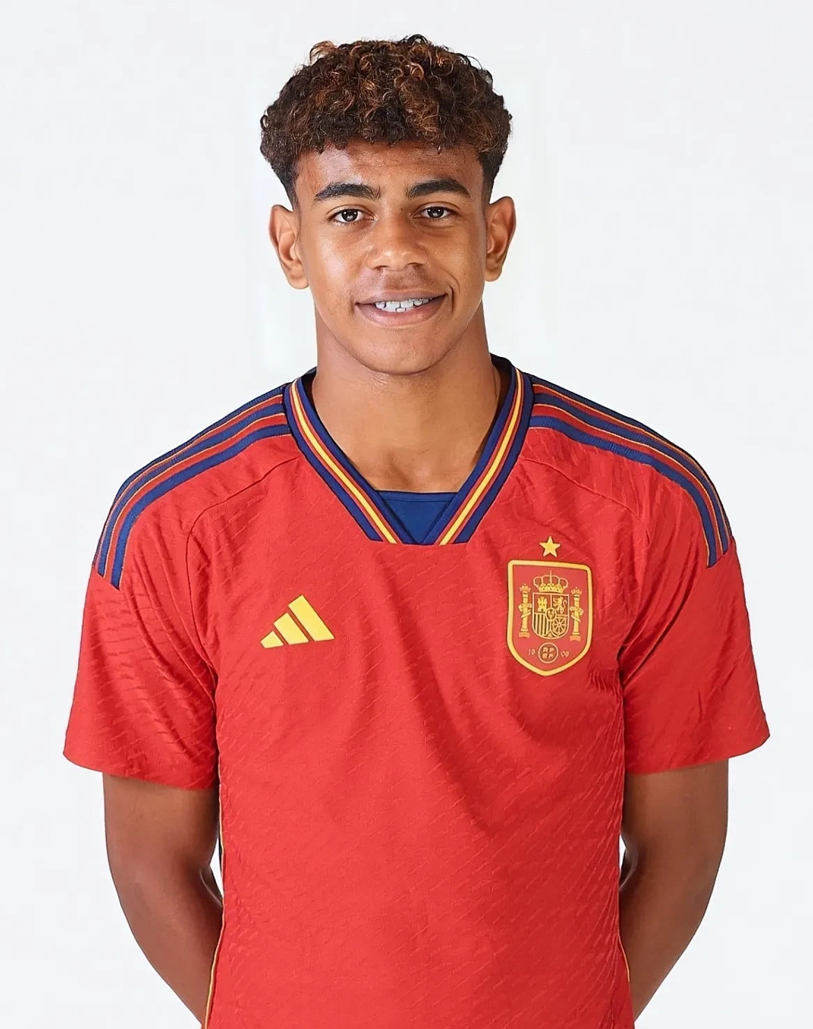 被与贝肯鲍尔比较？凯恩：我从小就喜欢防守，很享受铲球（被拿来与贝肯鲍尔相提并论？凯恩：自幼热爱防守，铲球令我乐在其中）