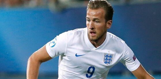 明年海港真不一定拿冠！毕竟连续4年拿第一很少 重要是申花没亚冠（海港明年未必赢冠：四连冠罕见，更关键申花无亚冠压力）