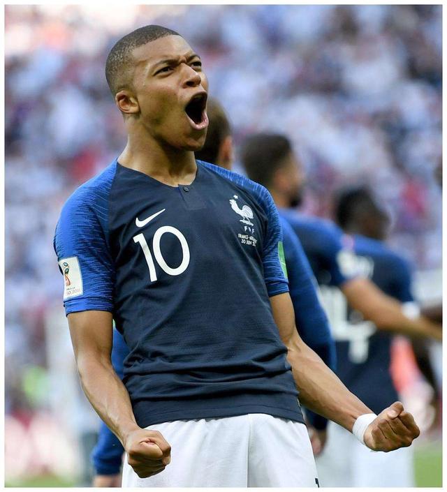 曼联中场组织力再次被质疑（曼联中场调度能力再遭质疑）