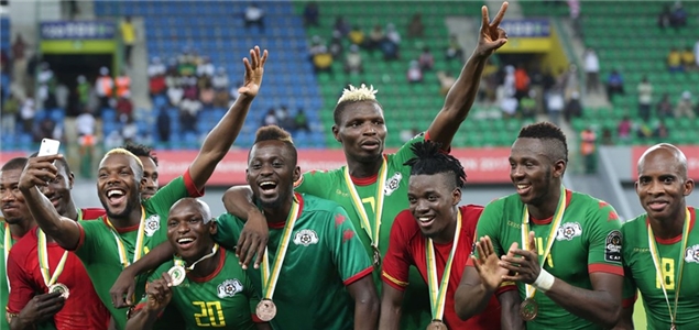 中国女足出战英格兰女足名单：王霜、吴海燕领衔，张琳艳在列（中国女足对阵英格兰名单公布：王霜、吴海燕领衔，张琳艳入选）