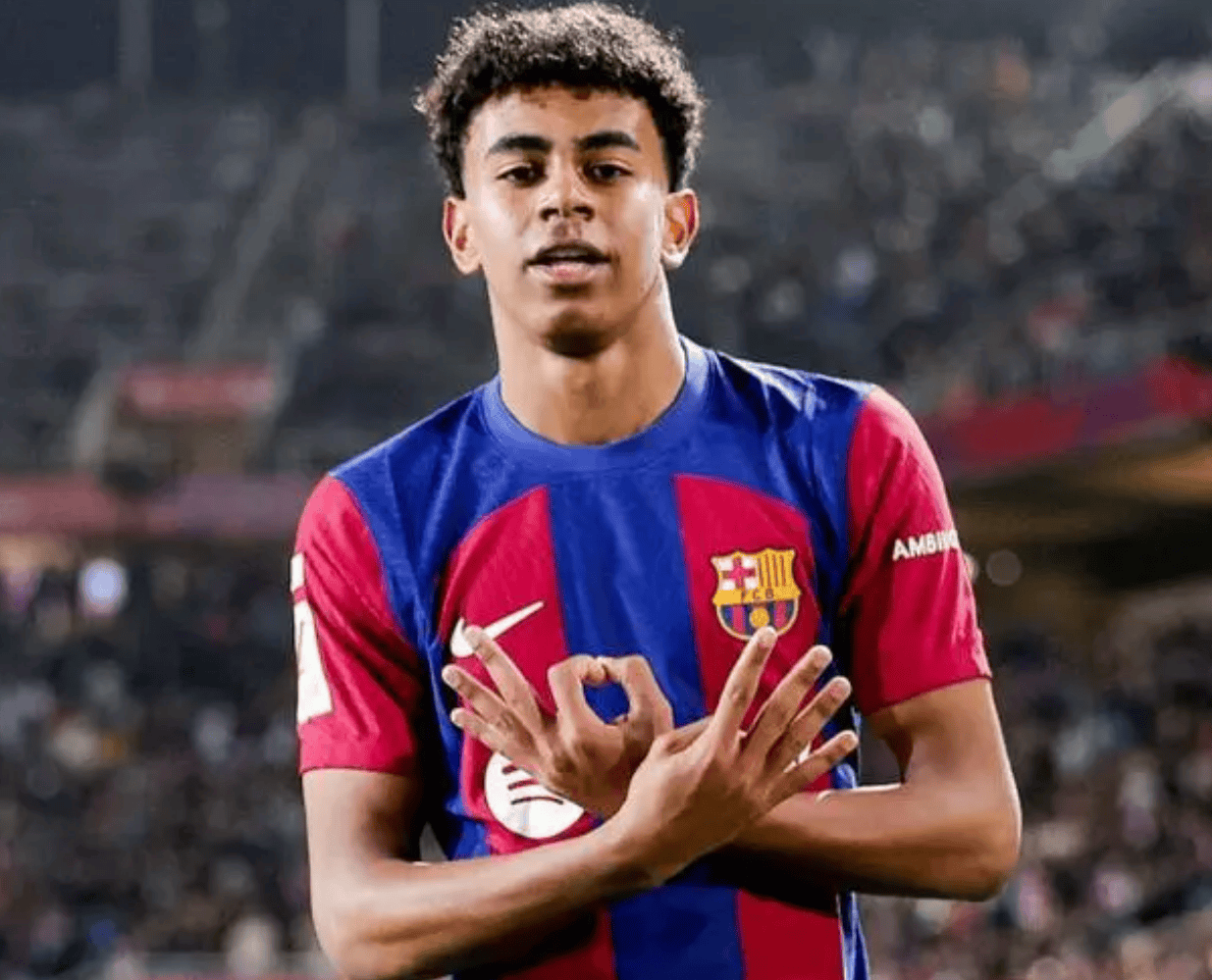 教练关键换人被疯狂讨论（关键时刻换人引发热议）