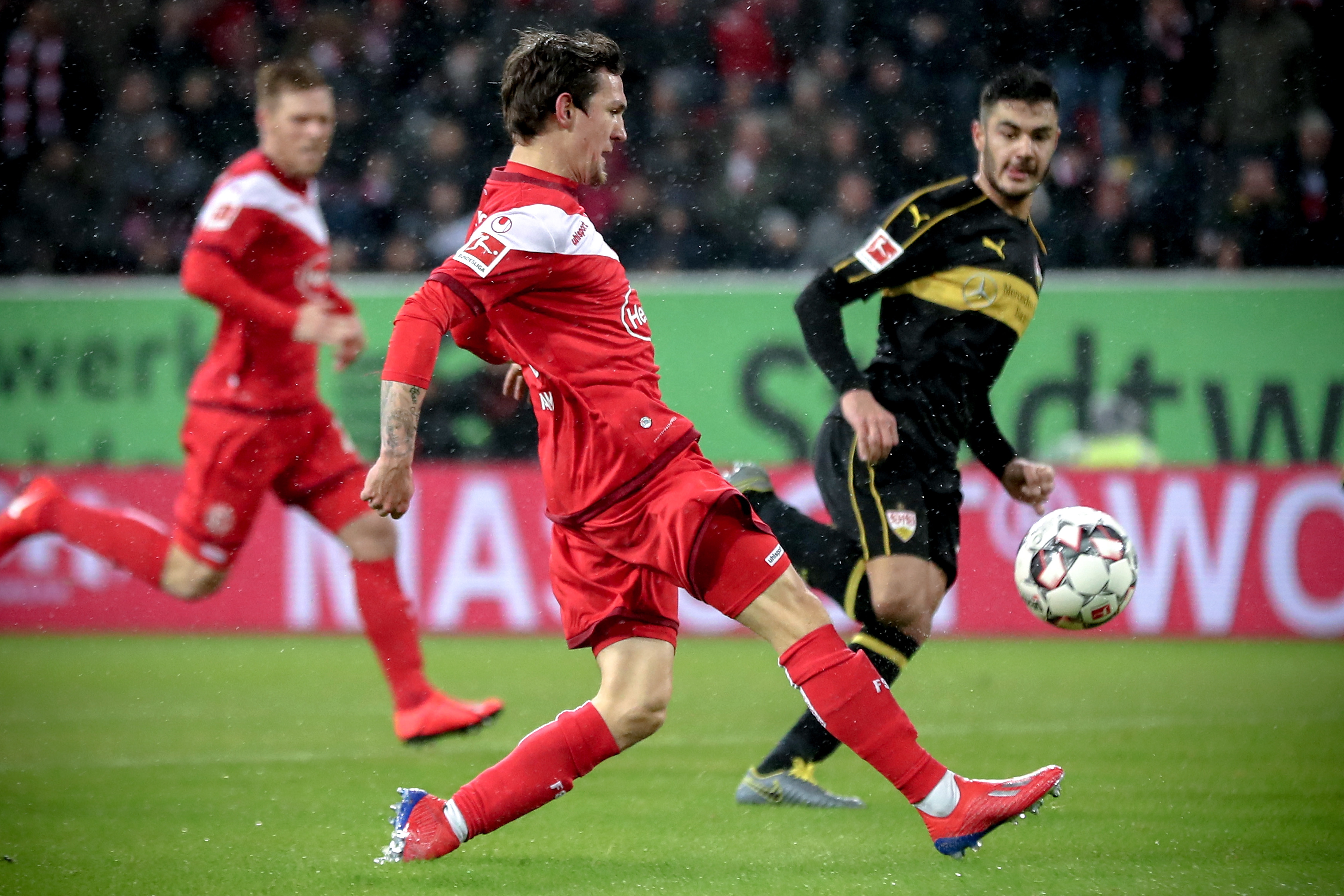 意媒：德佬对孔蒂依然保持完全信任，双方将召开会议分析现状（意媒：德佬仍对孔蒂充分信任，双方将会面评估现状）