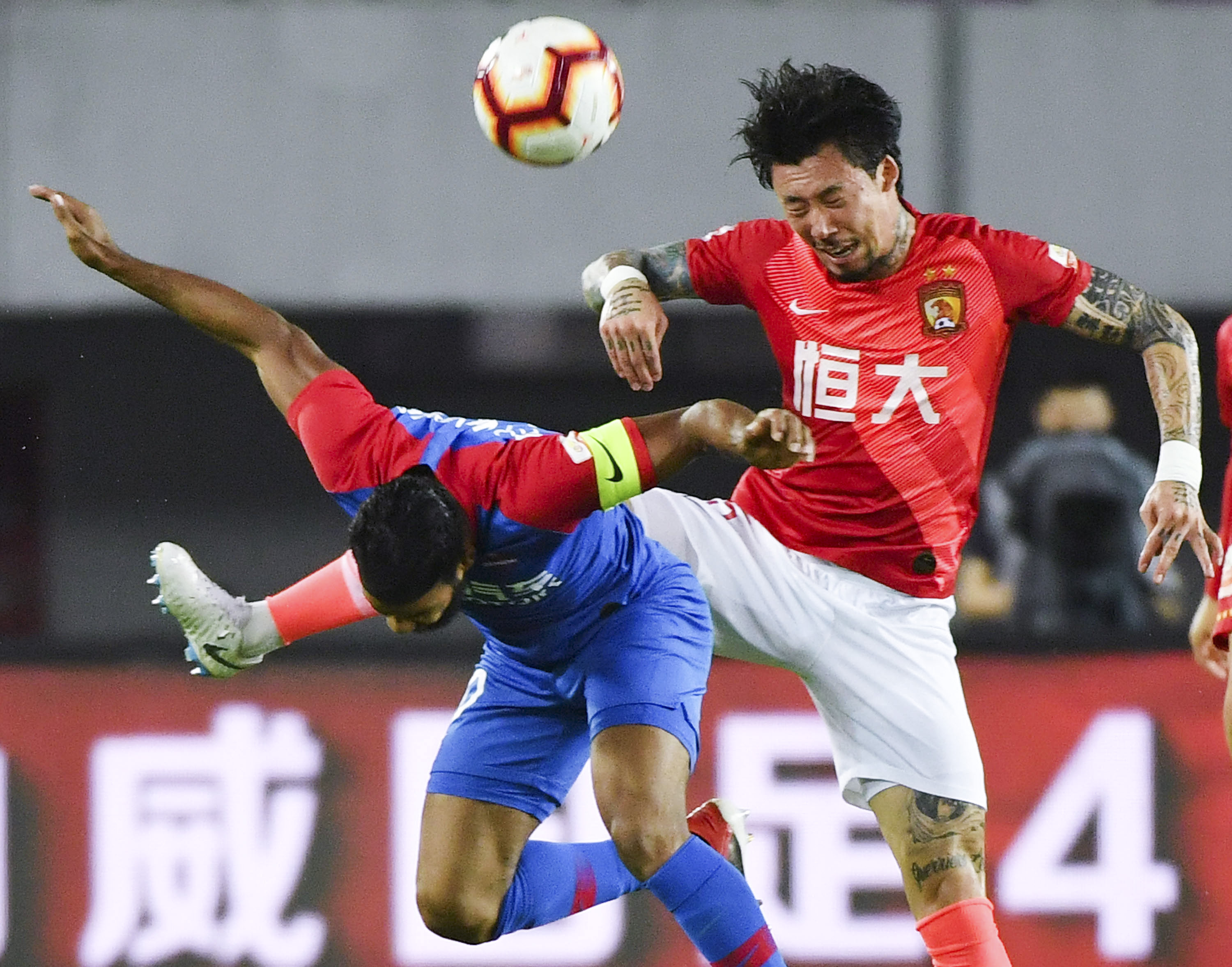 怪不得皇马与利物浦的比赛中蹲坑都蹲不明白（难怪皇马与利物浦这一战让人越看越糊涂）