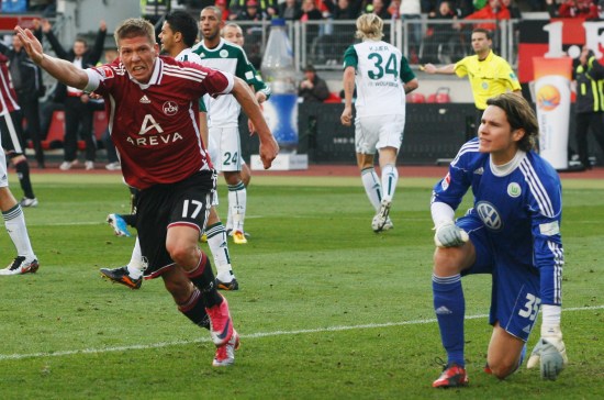 美媒：由于库里缺阵，76人主场最低门票降至8美元（美媒：因库里缺席，76人主场最低票价仅8美元）