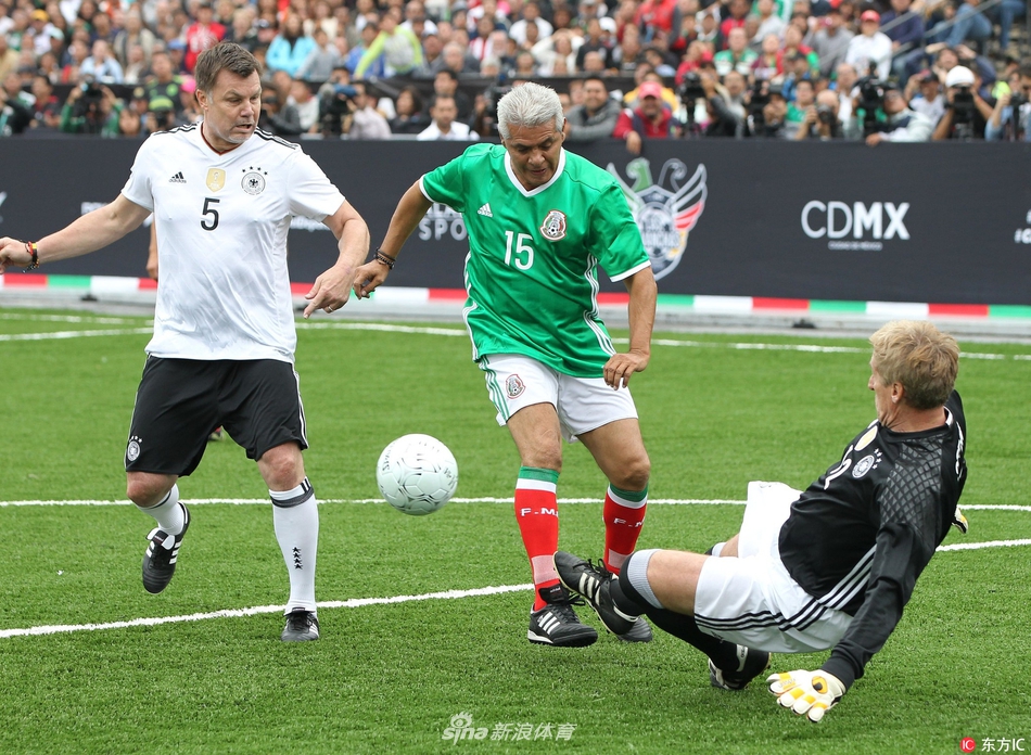 贝纳蒂亚：除了德布劳内，夏窗我们还联系过韦斯利-福法纳（贝纳蒂亚：夏窗除德布劳内外，我们也曾接触韦斯利-福法纳）